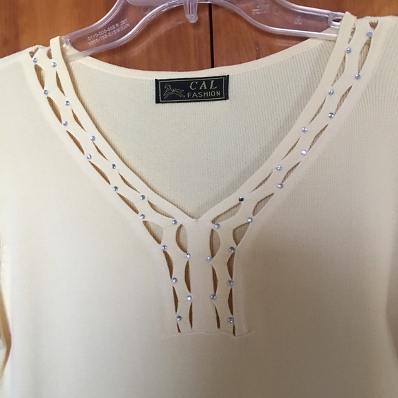 Crystal Accents top by CAL - Picture 4 of 6